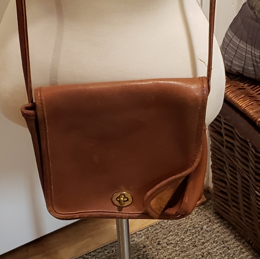 Vintage coach leather crossbody bag